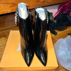 Black public desire heels